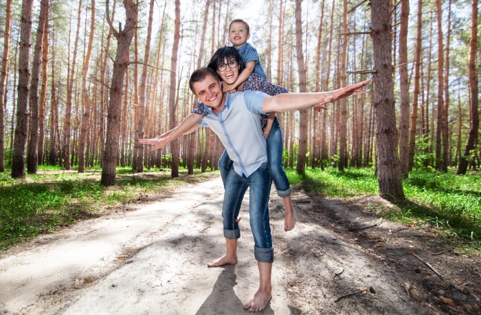 Family enjoying Daylight Savings Time - erthbeet